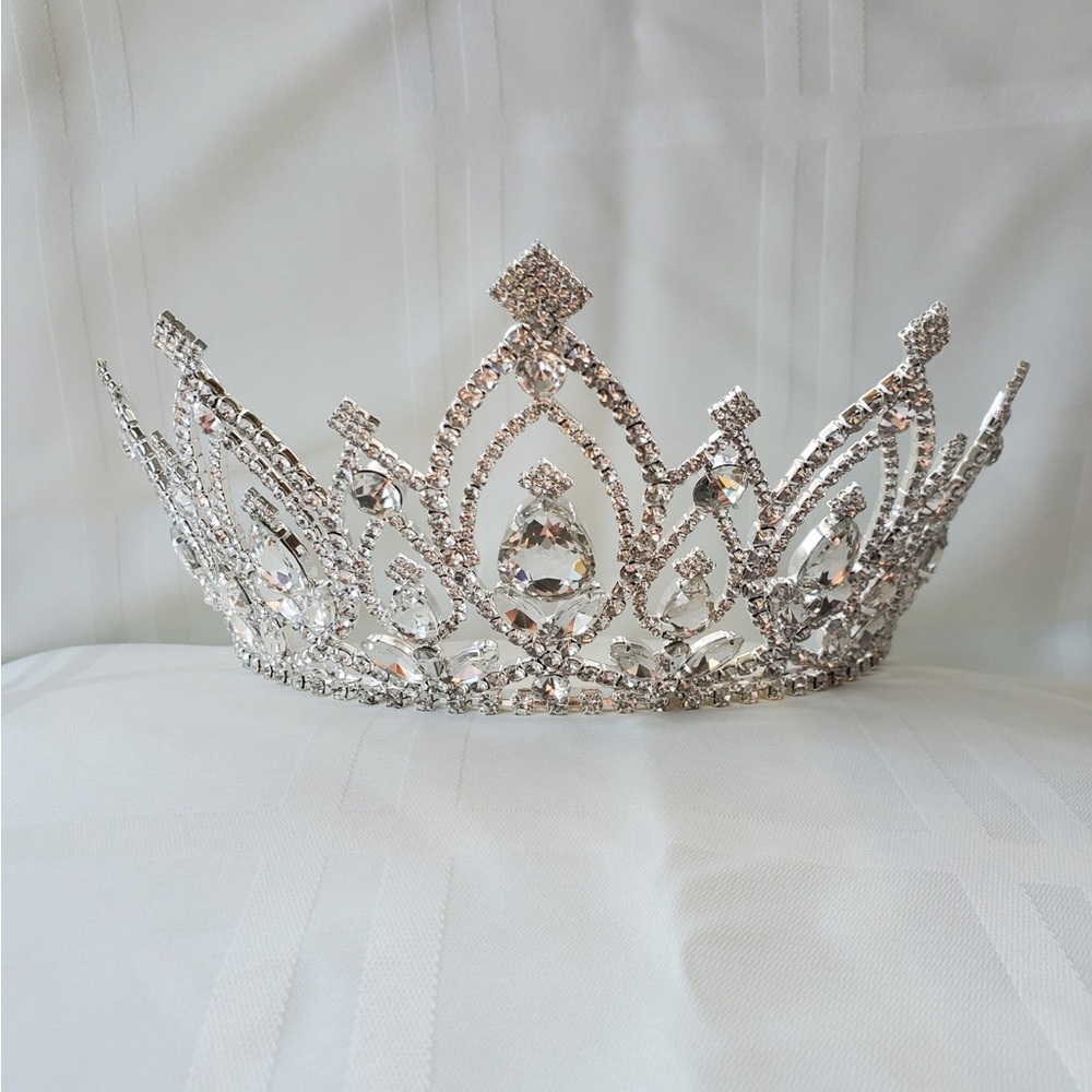 Elegant Silver Crystal Tiara